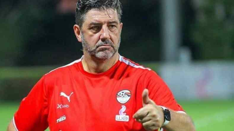 المدرب البرتغالي للمنتخب المصري يهدّد برمي المنشفة
