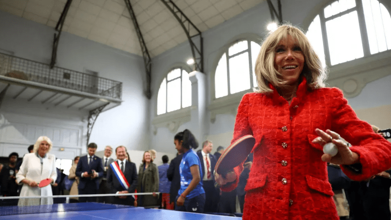 شاهد.. مباراة مثيرة بين زوجة ماكرون والملكة كاميلا    