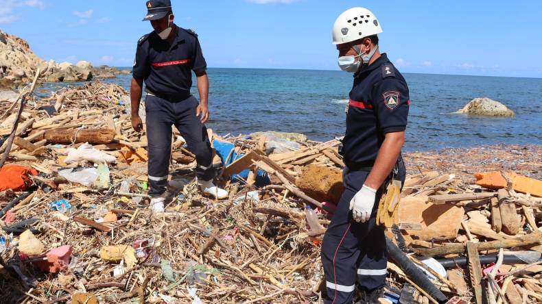 فريق الإغاثة الجزائري: ارتفاع حصيلة الجثث المنتشلة بدرنة إلى 344