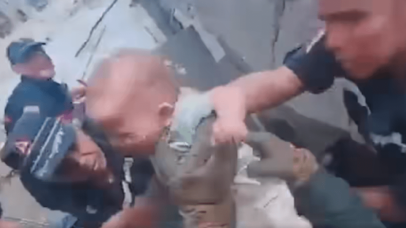 عنابة : أعوان الحماية المدنية ينقذون رضيعة من تحت الأنقاض (فيديو)