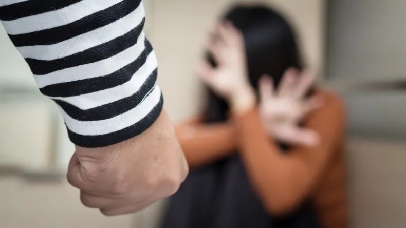 تقرير صادم.. مقتل امرأة كل 3 أيام في فرنسا