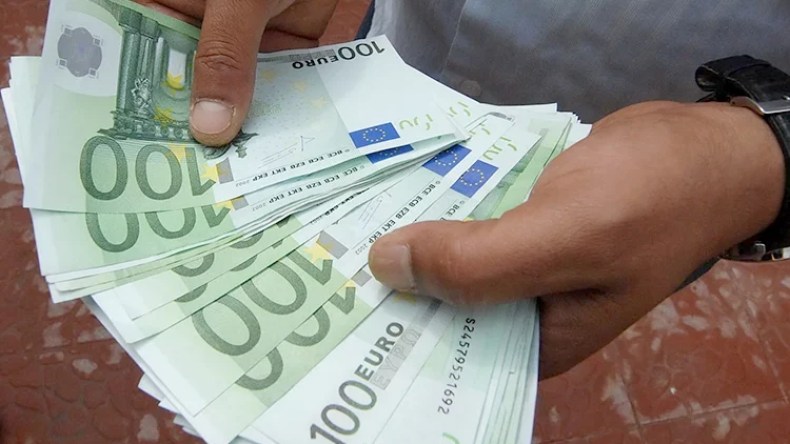 إحباط محاولة تهريب أزيد من 65 ألف أورو بمطار الجزائر الدولي