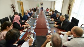 وزير الإتصال يدعو الجرائد والصحف إلى التحول الرقمي