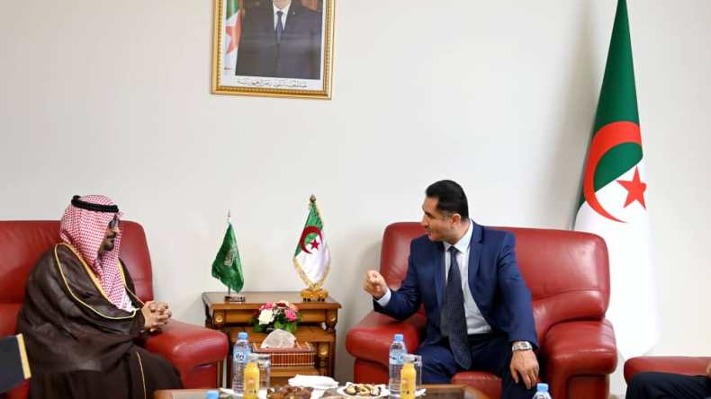 وزير الاتصال يستقبل سفير المملكة العربية السعودية
