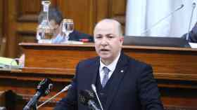 الوزير الأول أمام نواب البرلمان لعرض بيان السياسة العامة للحكومة