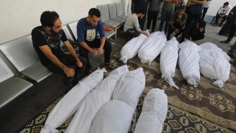 الاحتلال يواصل مجازره في غزة.. 2215 شهيدا بينهم 724 طفلاً و458 امرأة