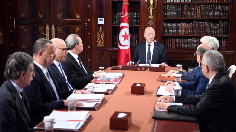 الرئيس التونسي يرأس اجتماعا وزاريا لبحث سبل دعم الشعب الفلسطيني