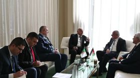 عطاف ونظيره الفلسطيني يستعرضان آخر التطورات في الأراضي المحتلة