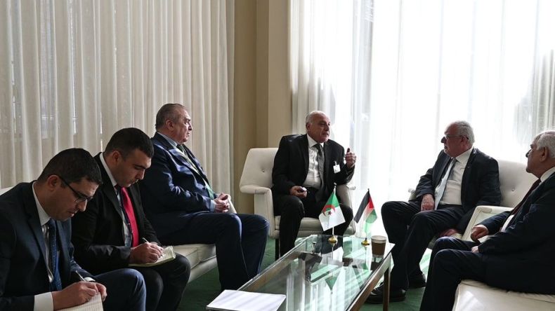 عطاف ونظيره الفلسطيني يستعرضان آخر التطورات في الأراضي المحتلة