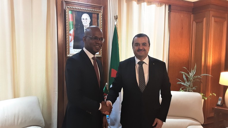 عرقاب ووزير خارجية تنزانيا يبحثان فرص الاستثمار في مجال المحروقات