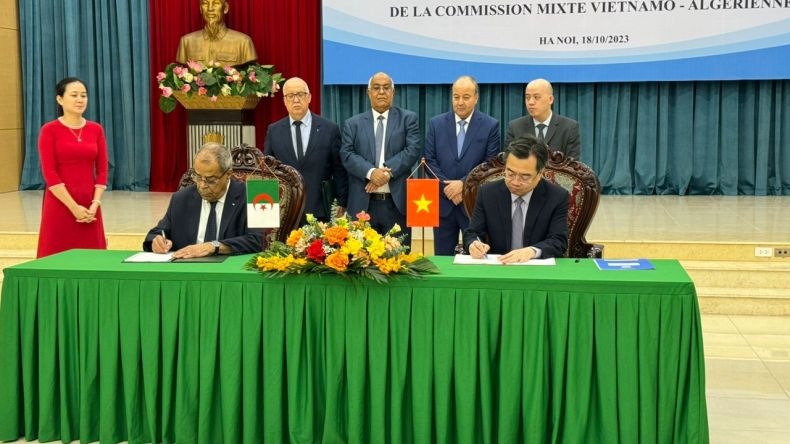 توقيع مذكرة تفاهم بين مجمع صيدال ومعهد البحث الفيتنامي