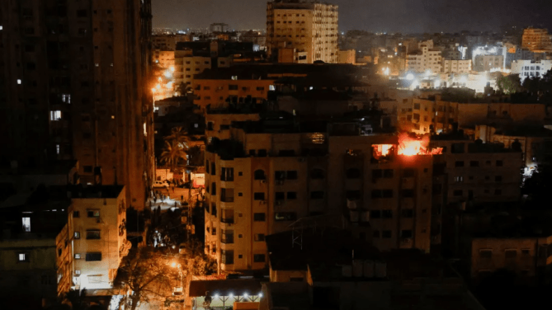 عشرات الشهداء والجرحى في قصف صهيوني لمسجد النصيرات في غزة