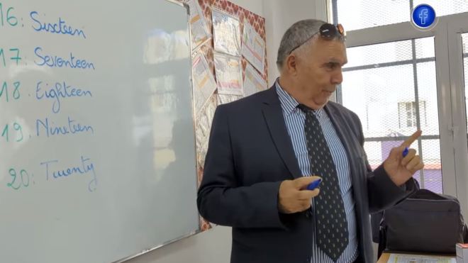 والي ميلة يدرّس اللغة الإنجليزية .. ” نعطيكم سر لحفظ الأرقام !! “