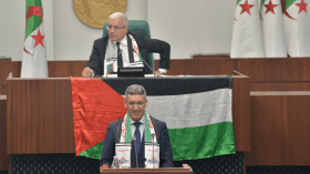 علم فلسطين و”القدس لنا” في جلسة للبرلمان الجزائري (صور)