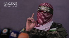 الناطق باسم كتائب القسام يكشف عن استخدام سلاح جديد لأول مرّة (فيديو)