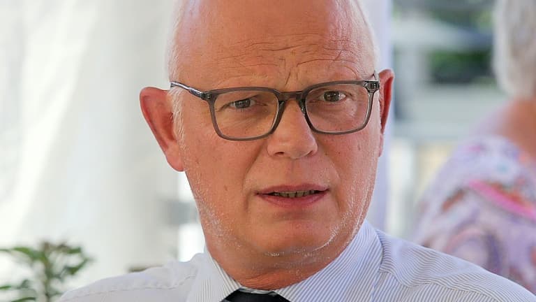 Quand l’ancien Premier ministre français avoue être “la honte de la famille”