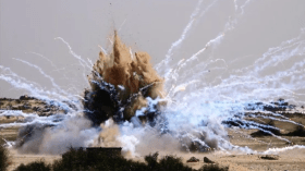 من القنابل الفسفورية إلى قاطعات الأرجل.. جيش الاحتلال يستهدف المدنيين بأسلحة محرمة!