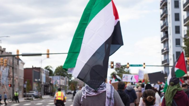 مدينة أمريكية تصدر قرارا يدعم غزة (فيديو)