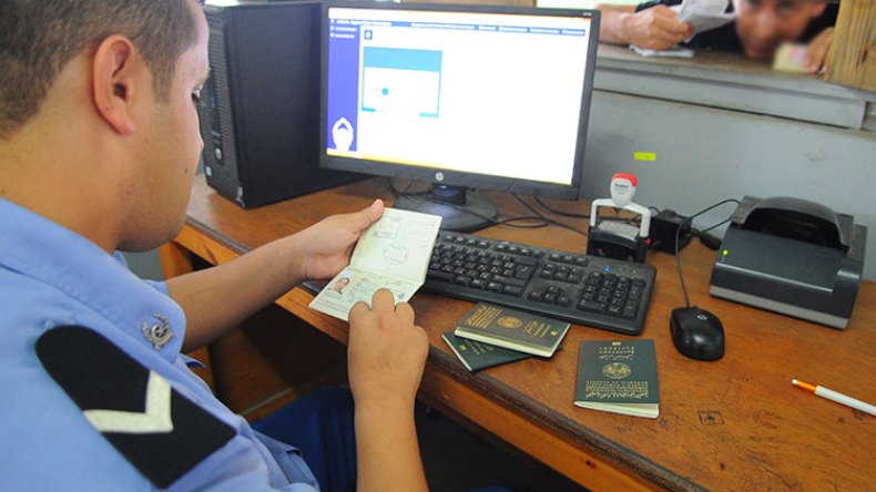 شرطة الحدود البحرية.. تحدّي العبور الآمن للمسافرين