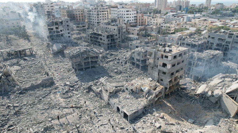أكثر من 1000 شهيد تحت الأنقاض.. داخلية غزة تحذر من كارثة بيئية
