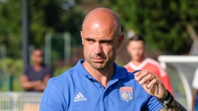 برازيلي مُرشّح لِتدريب الكناري أو السنافر