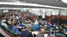 البرلمان يطالب بإجراءات لتفادي آثار الأزمات العالمية على الجزائريين