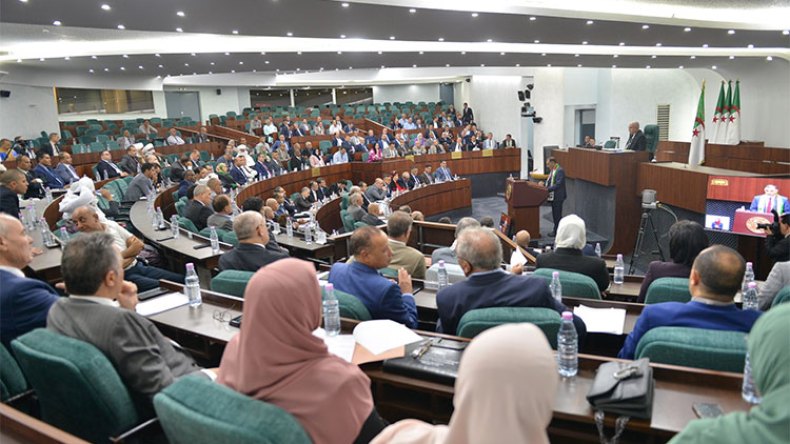 نواب البرلمان يرفضون الاقتطاع من الرواتب