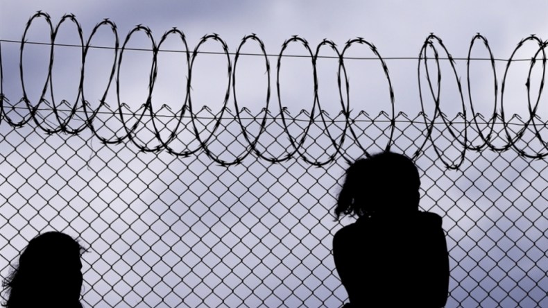 الأسيرات الإسرائيليات والفلسطينيات.. تحرير حتمي مقابل تحرير قسري