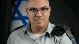 الناطق باسم جيش الاحتلال يستشهد بآية قرآنية مع قائمة شهداء حماس!