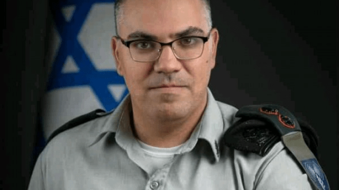 الناطق باسم جيش الاحتلال يستشهد بآية قرآنية مع قائمة شهداء حماس!