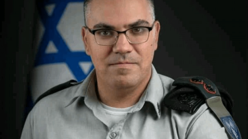 الناطق باسم جيش الاحتلال يستشهد بآية قرآنية مع قائمة شهداء حماس!