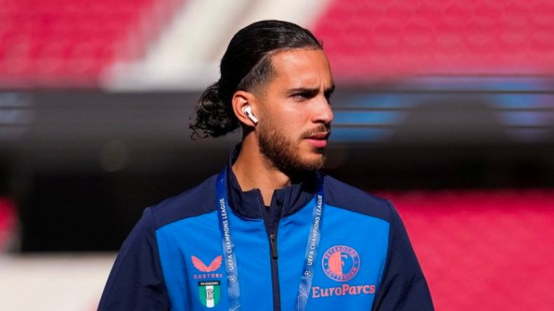 بِالفيديو: زروقي يستعيد منصبه الأساسي ويعبث بِلاعب برازيلي