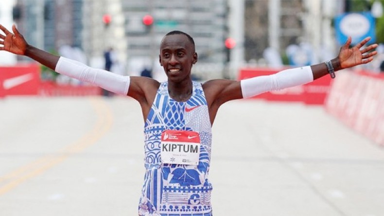 بطل الماراطون.. كان يرعى الغنم وشارك في سباقٍ وهو لا يملك حذاءً