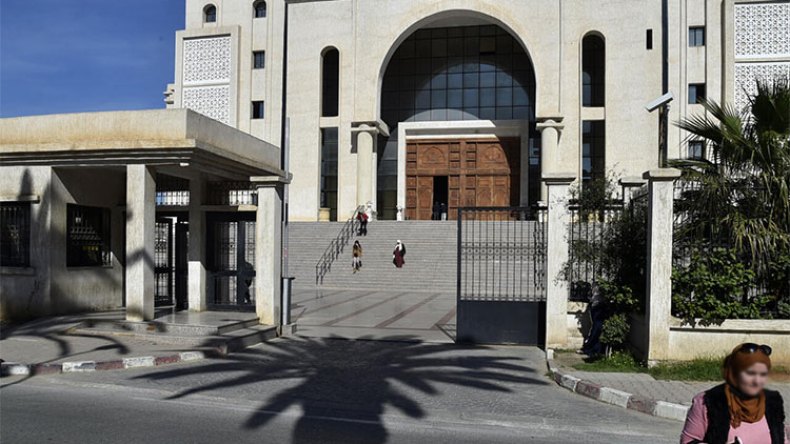 وكيل عبور متهم بتسهيل إجراءات جمركية لشحنة حواسيب مشبوهة