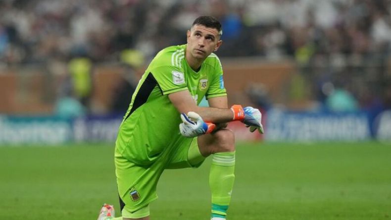 سرّ لقطته الخادشة للحياء في نهائي المونديال هو تناوله لحم الخنزير