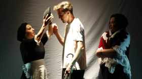 عرض “العنوان”… يحاكي لمِ الشّمل بعد الفراق أو حينما تكون الأمّ نقطة لقاء