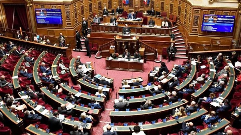 اليمين الفرنسي يقترح تشديد إجراءات صب معاشات التقاعد للجزائريين