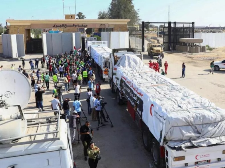 Seuls 62 camions humanitaires ont été autorisés à entrer dans la bande de Ghaza assiégée en quatre jours