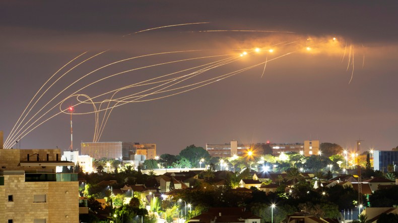 القسام تقصف أسدود وإسرائيل تدعو رعاياها لمغادرة هذه الدول!