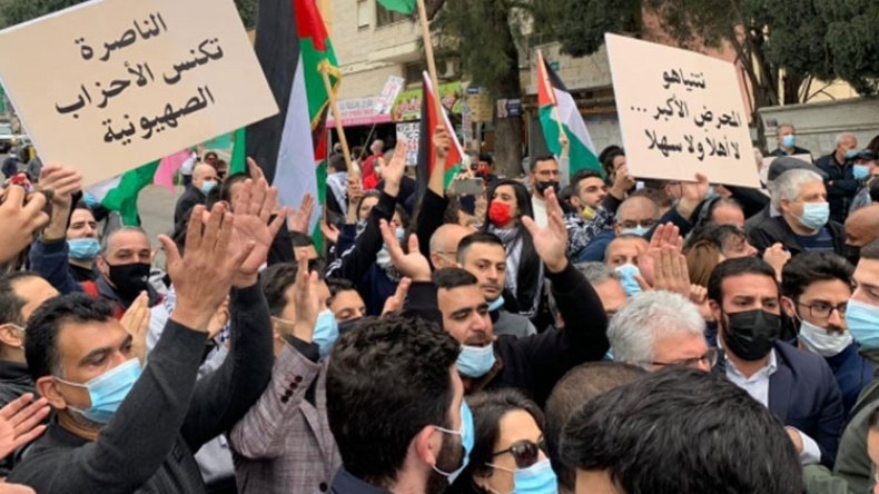 لماذا يعجز فلسطينيو الداخل عن التفاعل مع العدوان على غزة؟