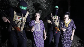 مسؤولة سابقة بالموساد تدعو لمنع الرهائن المفرج عنهم من التحدث للإعلام!