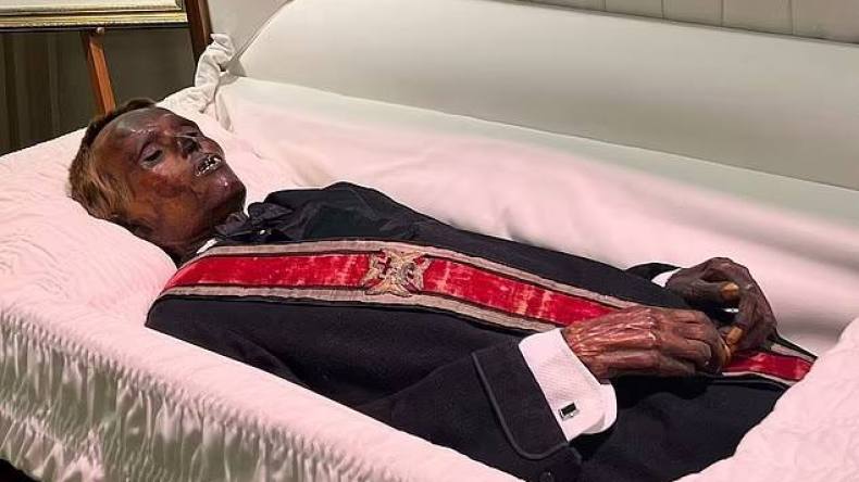  سيدفن أخيرا.. هذه قصة الأمريكي الذي بقي محنطا لأزيد من قرن! (فيديو)