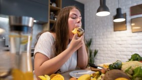 دراسة حديثة تكشف سبب شعور النساء بالجوع في هذا التوقيت من الشهر!