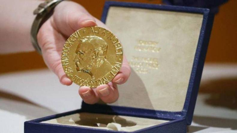 آخرهن إيرانية من خلف القضبان.. 19 امرأة فزن بجائزة نوبل للسلام