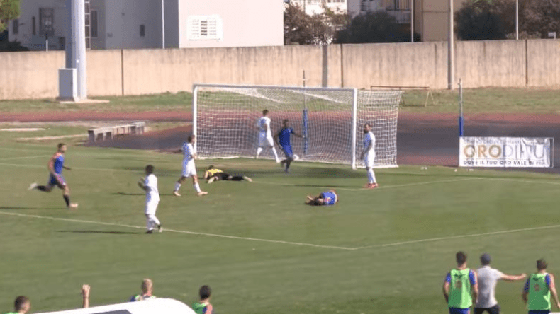 بالفيديو.. لاعب يفقد الوعي بعد تسجيله هدفا في الدوري الإيطالي