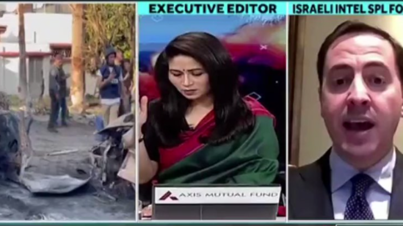 بالفيديو.. مذيعة هندية تخرس ضيفها الإسرائيلي الذي هاجمها بسبب ألوان ثوبها!