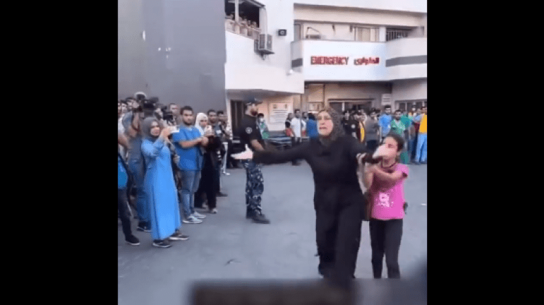 “الأولاد ماتوا من دون ما ياكلوا”.. صرخة أم فلسطينية تبكي الحجر (فيديو) 