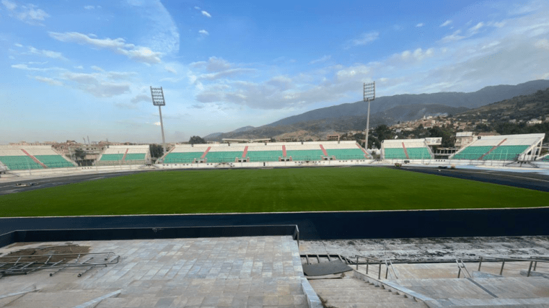 بالصور.. رئيس “الفاف” يزور ملعب تشاكر