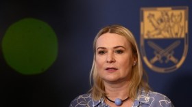 وزيرة الدفاع التشيكية تدعو بلادها للانسحاب من الأمم المتحدة بسبب “دعم حماس”!