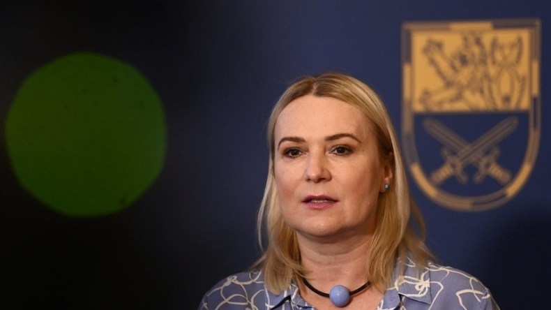 وزيرة الدفاع التشيكية تدعو بلادها للانسحاب من الأمم المتحدة بسبب “دعم حماس”!